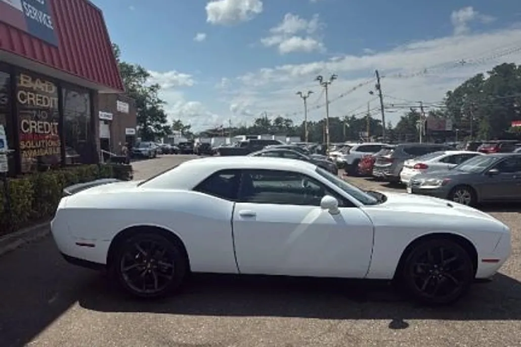 2021 Dodge Challenger SXT photo 1