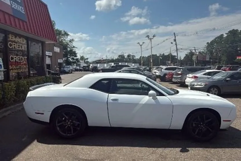 2021 Dodge Challenger SXT photo 1