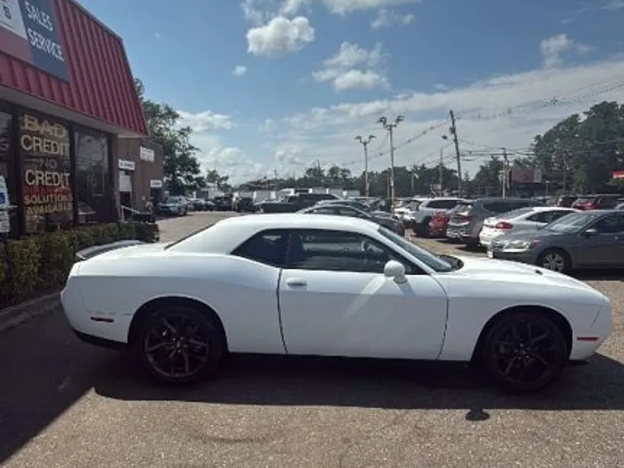 2021 Dodge Challenger SXT photo 1
