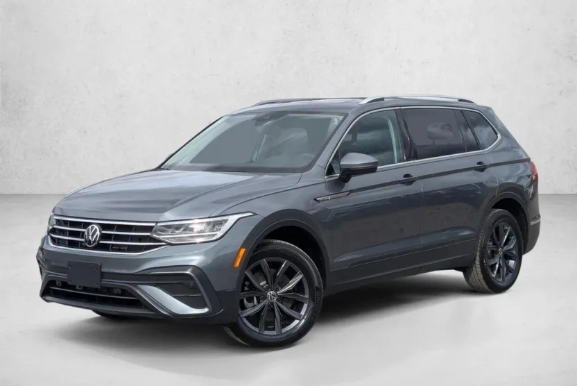 2023 Volkswagen Tiguan SE photo 1