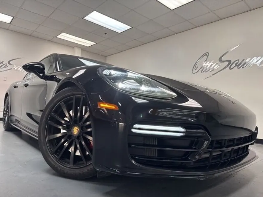 2020 Porsche Panamera GTS photo 1
