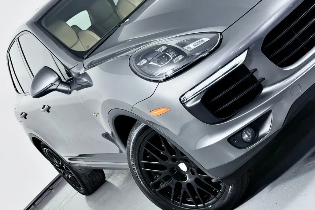 2017 Porsche Cayenne Hybrid S photo 1