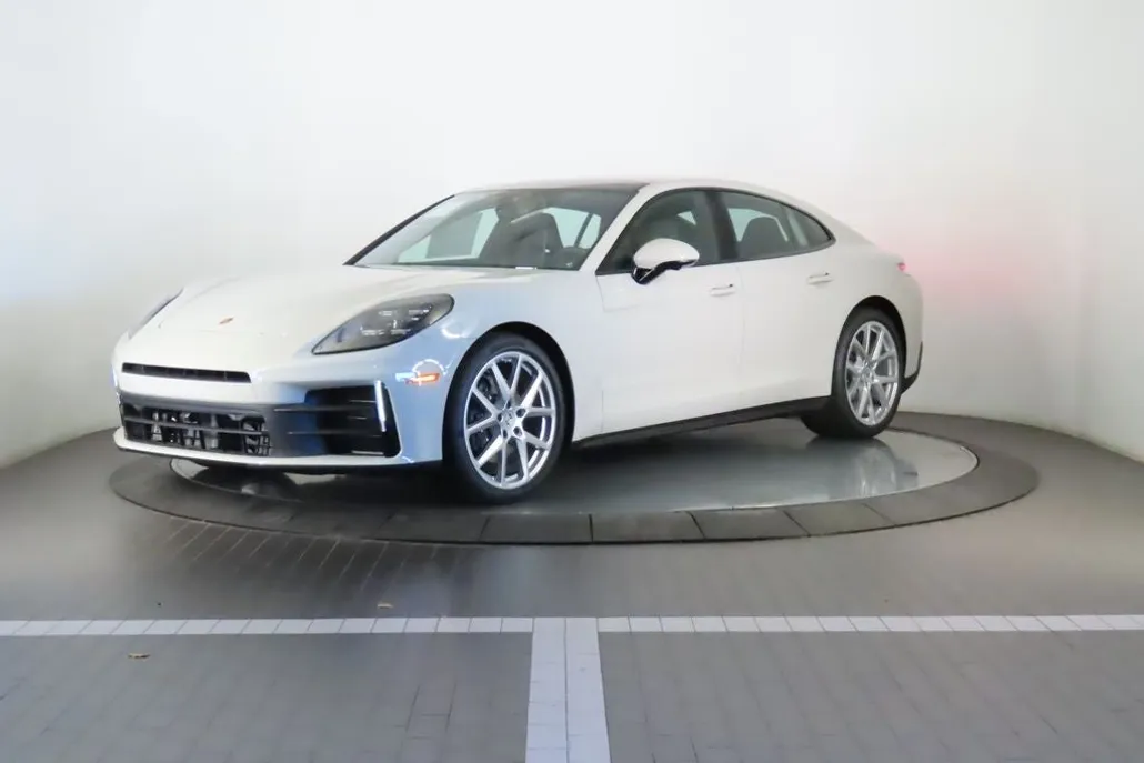 2025 Porsche Panamera 4 photo 1