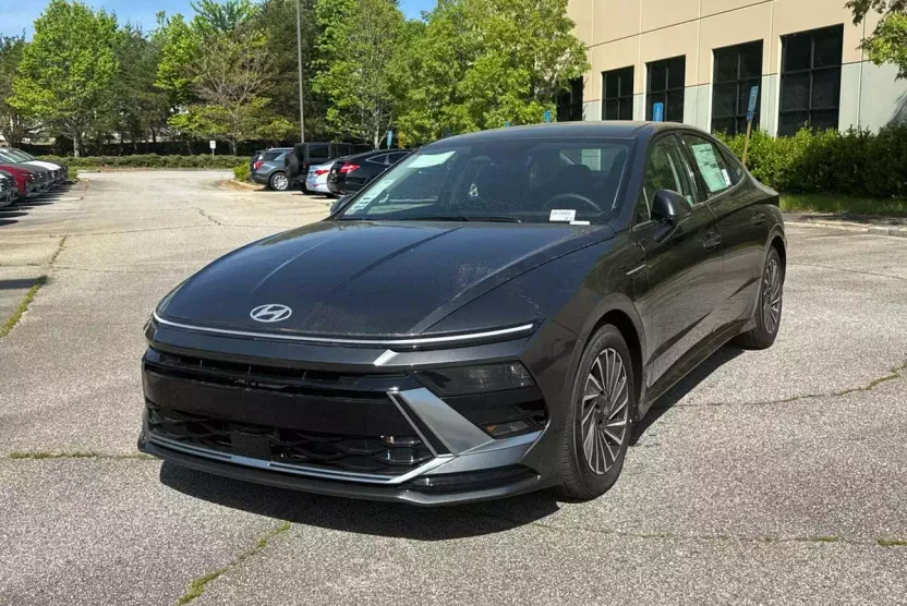 2025 Hyundai Sonata Hybrid SEL photo 1