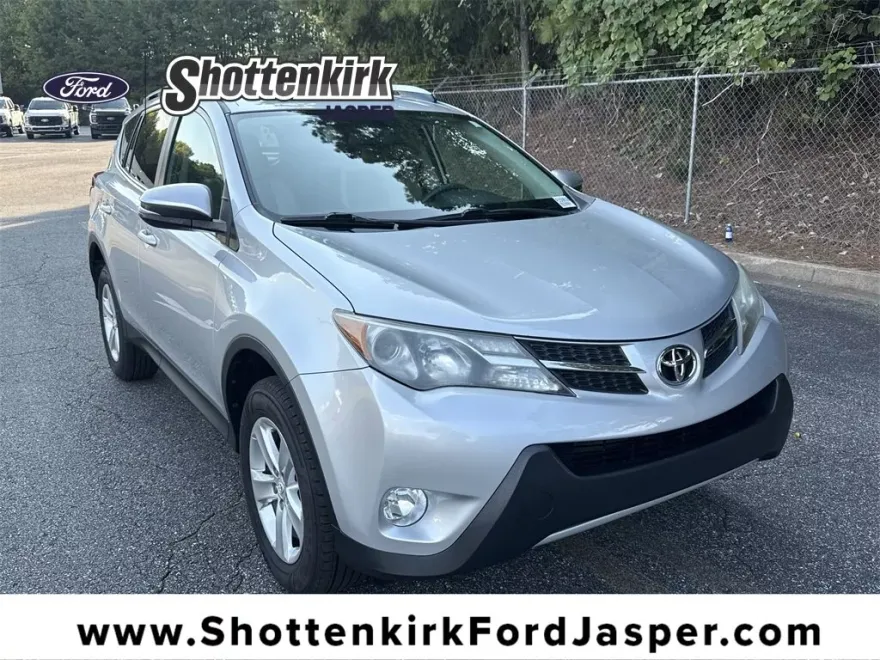 2014 Toyota RAV4 XLE photo 1