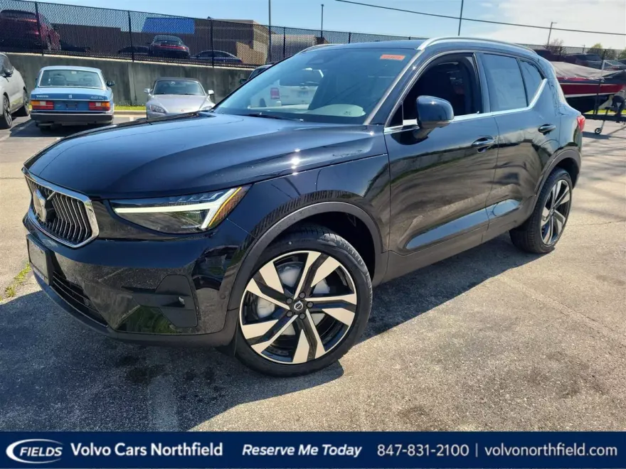 2025 Volvo XC40 photo 1