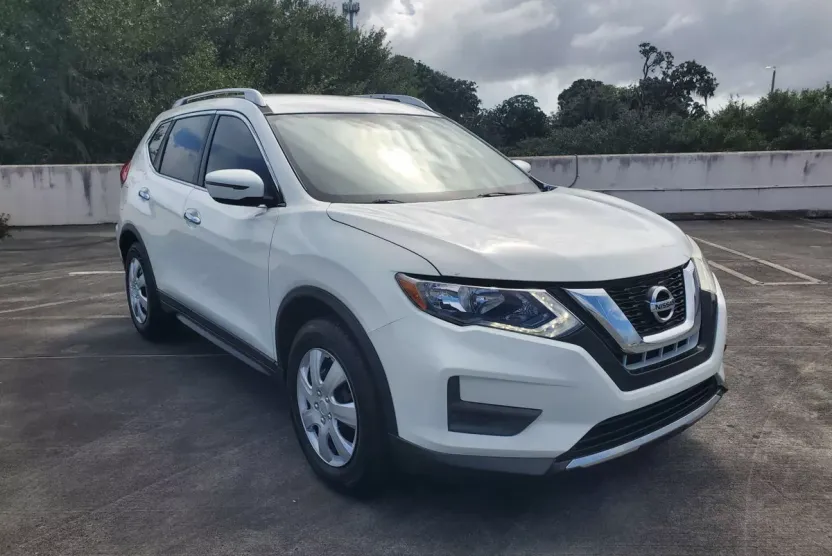 2017 Nissan Rogue photo 1