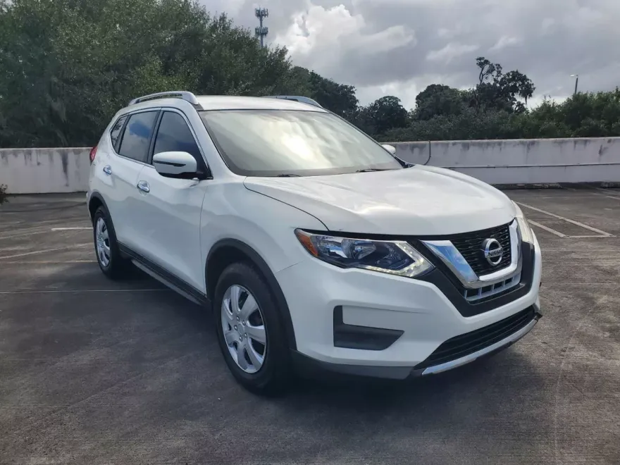 2017 Nissan Rogue photo 1