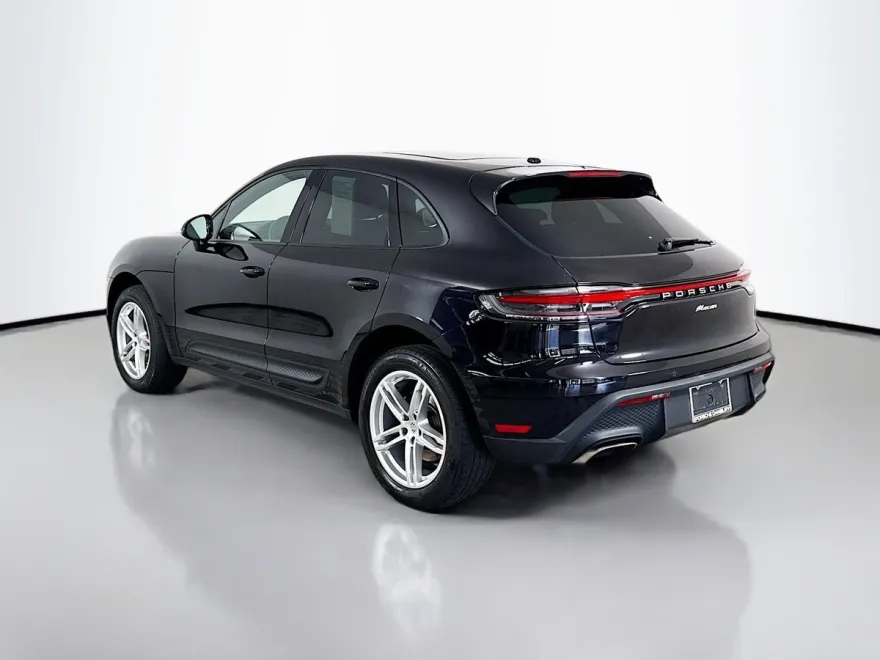 2022 Porsche Macan photo 1