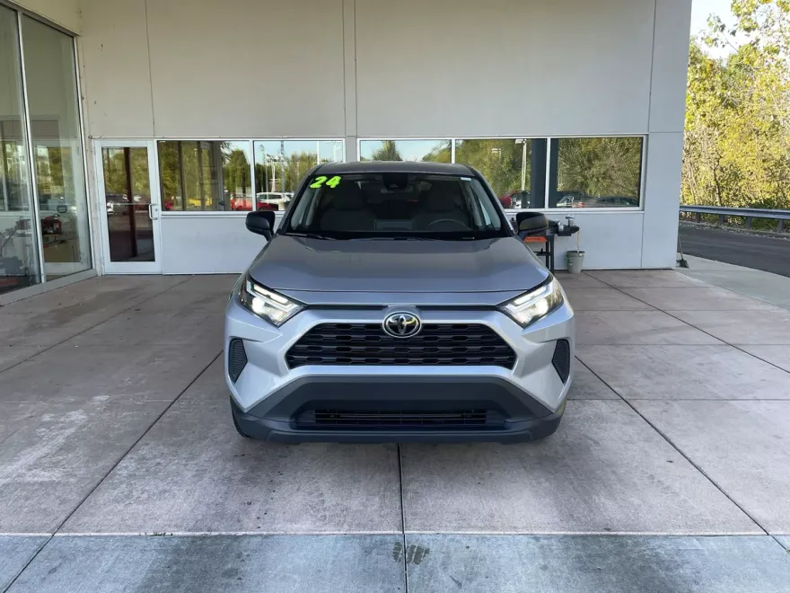 2024 Toyota RAV4 LE photo 1