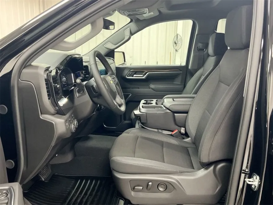 2026 Chevrolet Silverado 1500 LT photo 1