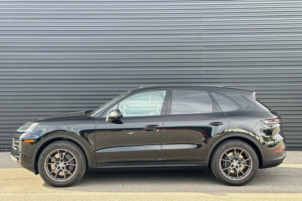 2025 Porsche Cayenne S photo 1