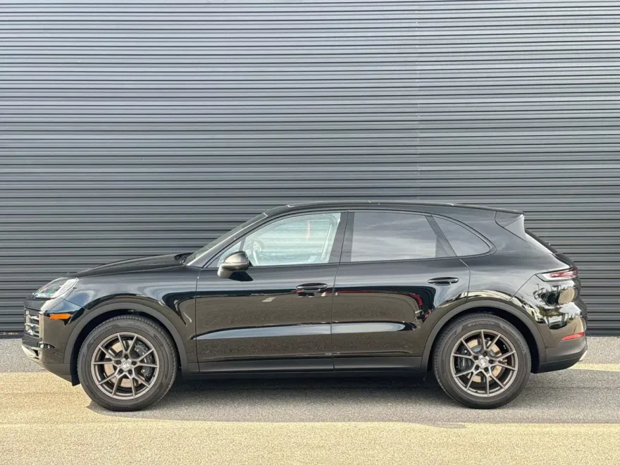 2025 Porsche Cayenne S photo 1