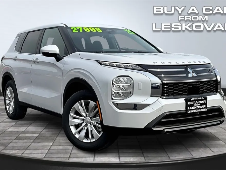 2025 Mitsubishi Outlander ES photo 1