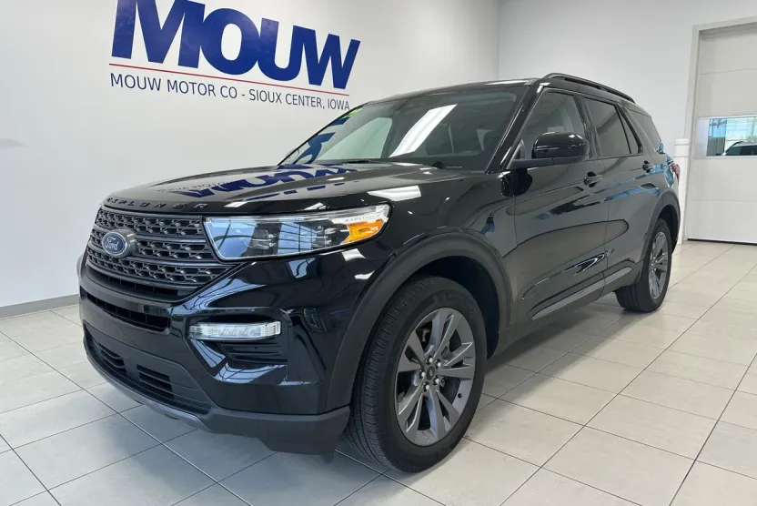 2022 Ford Explorer XLT Sport photo 1