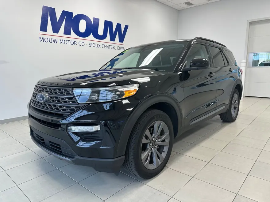 2022 Ford Explorer XLT Sport photo 1