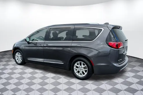 2020 Chrysler Pacifica Touring L photo 3