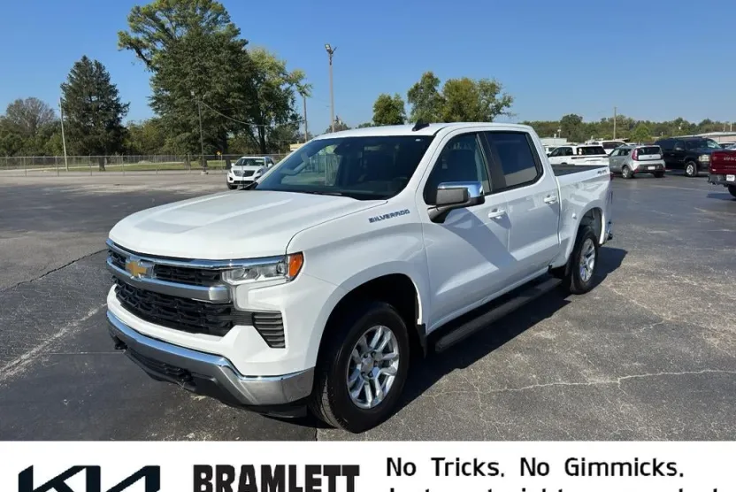 2023 Chevrolet Silverado LT photo 1
