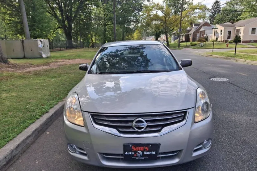 2012 Nissan Altima 2.5 S photo 1