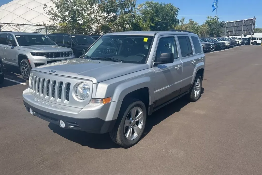 2011 Jeep Patriot Latitude photo 1