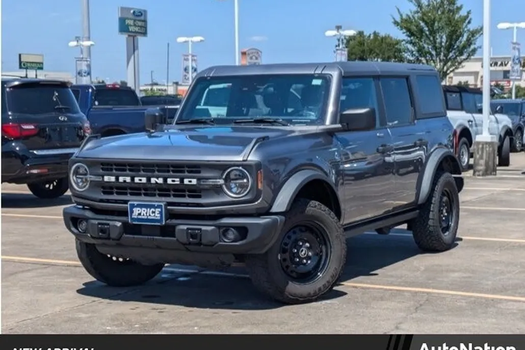 2023 Ford Bronco Black Diamond photo 1