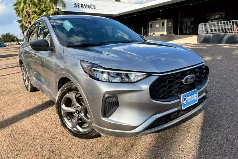 2023 Ford Escape ST-Line photo 1