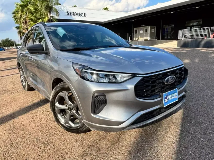 2023 Ford Escape ST-Line photo 1