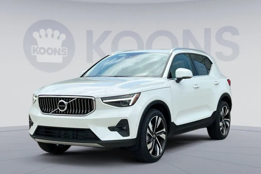 2025 Volvo XC40 AWD photo 1