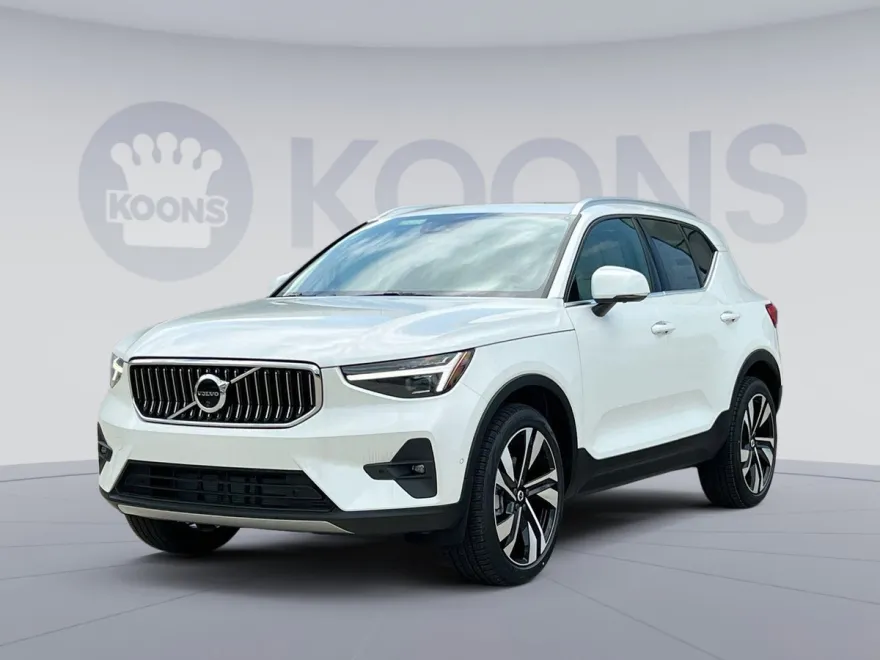 2025 Volvo XC40 AWD photo 1