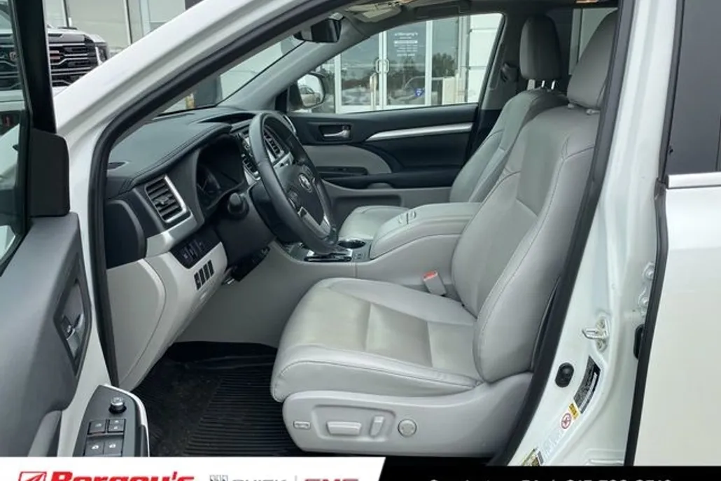 2019 Toyota Highlander XLE photo 1