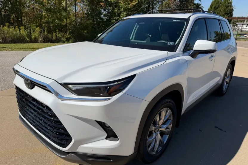 2025 Toyota Grand Highlander Limited photo 1