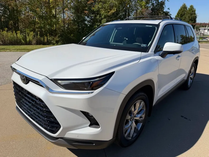 2025 Toyota Grand Highlander Limited photo 1