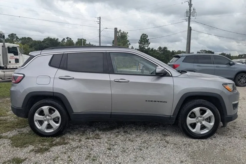 2018 Jeep Compass Latitude photo 1
