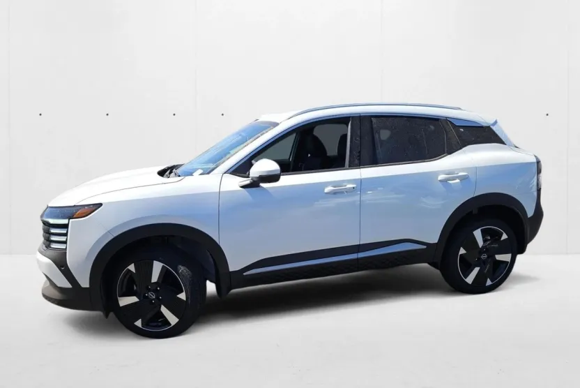 2025 Nissan Kicks SR photo 1