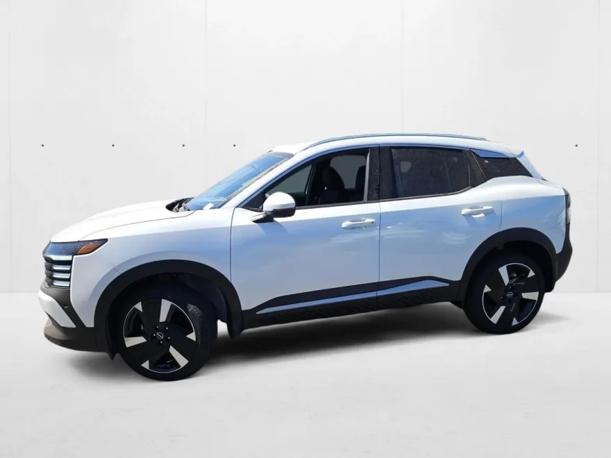 2025 Nissan Kicks SR photo 1