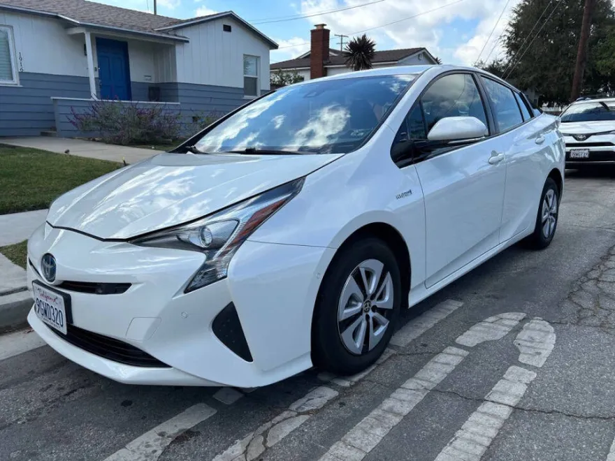 2018 Toyota Prius Two photo 1