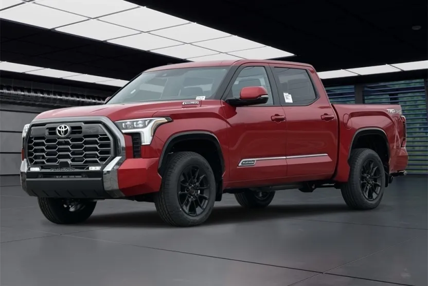 2025 Toyota Tundra Platinum CrewMax photo 1