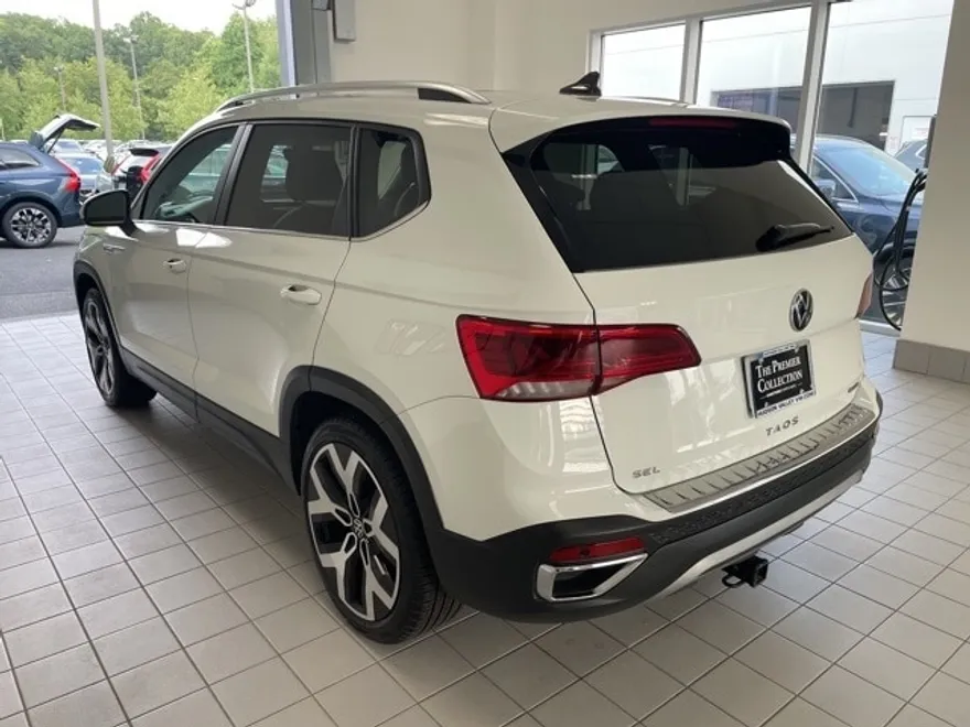 2022 Volkswagen Taos SEL photo 1