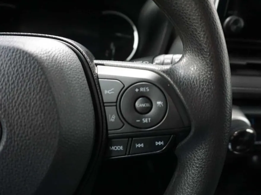2023 Toyota RAV4 XLE photo 23