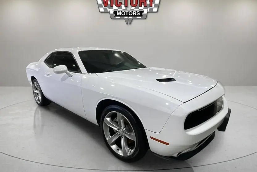 2015 Dodge Challenger R/T photo 1