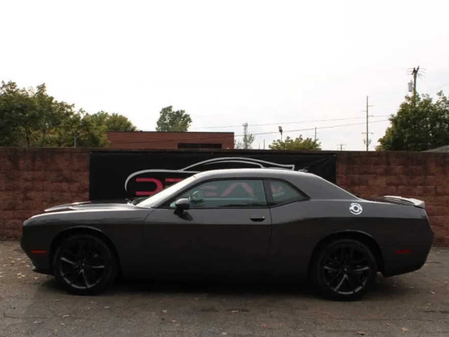 2023 Dodge Challenger SXT photo 1