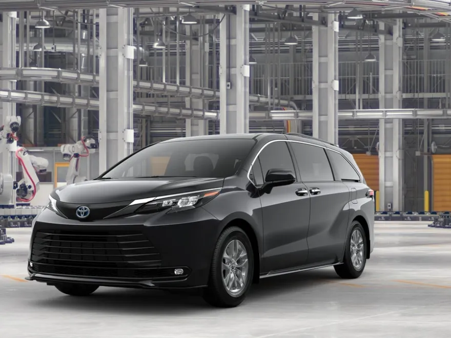 2025 Toyota Sienna XLE photo 1