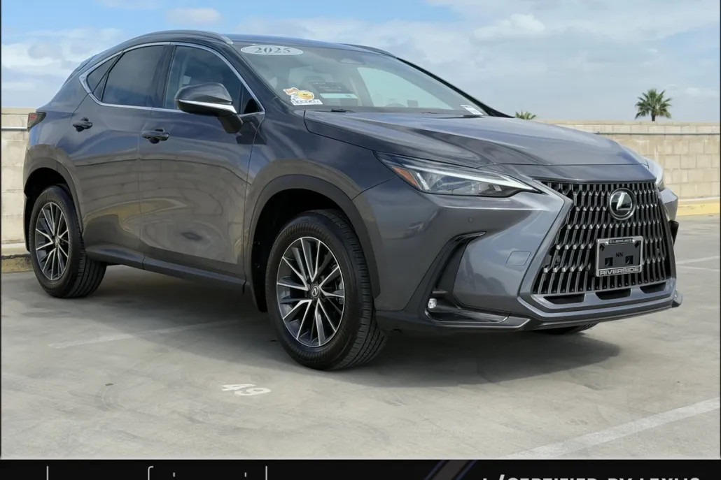 2025 Lexus NX 250 photo 1