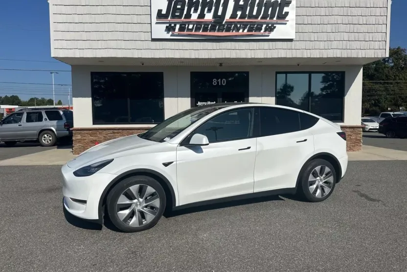 2023 Tesla Model Y Long Range photo 1