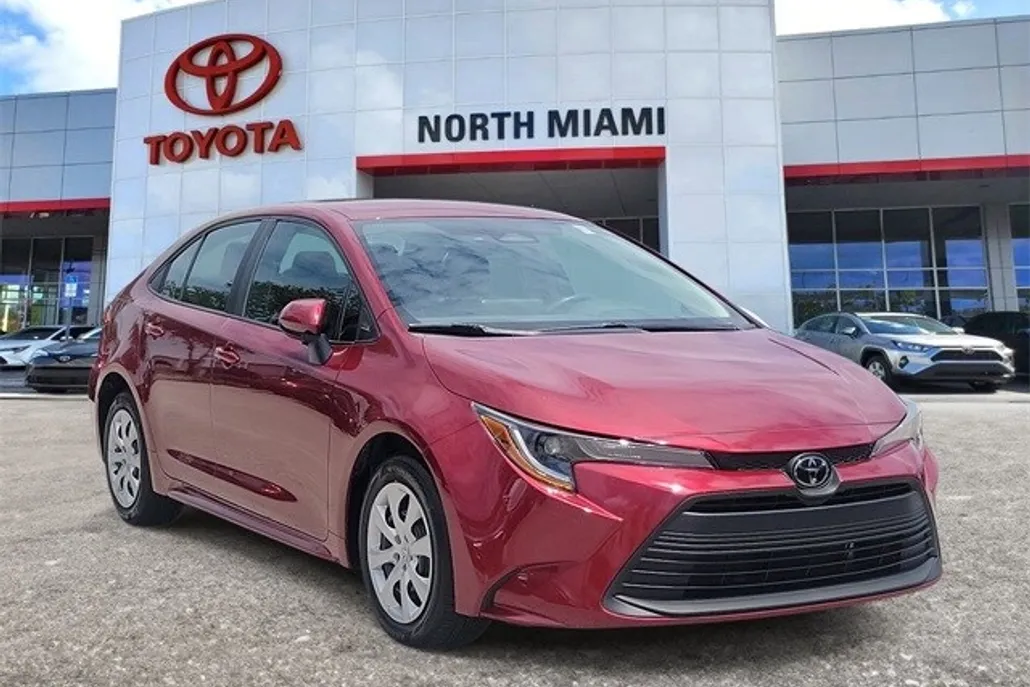 2024 Toyota Corolla LE photo 1