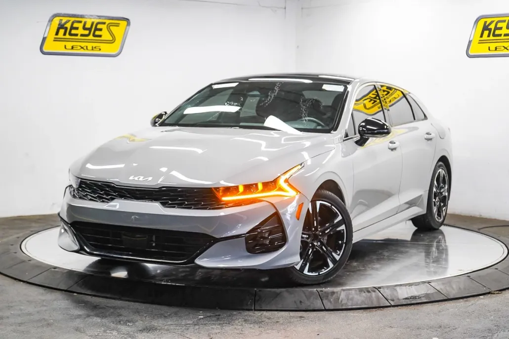 2022 Kia K5 GT-Line photo 1