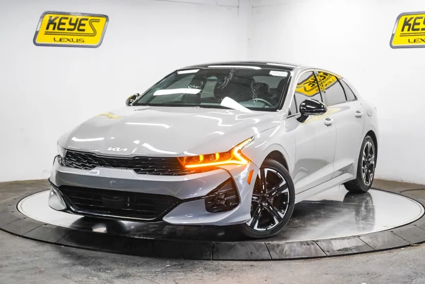 2022 Kia K5 GT-Line photo 1