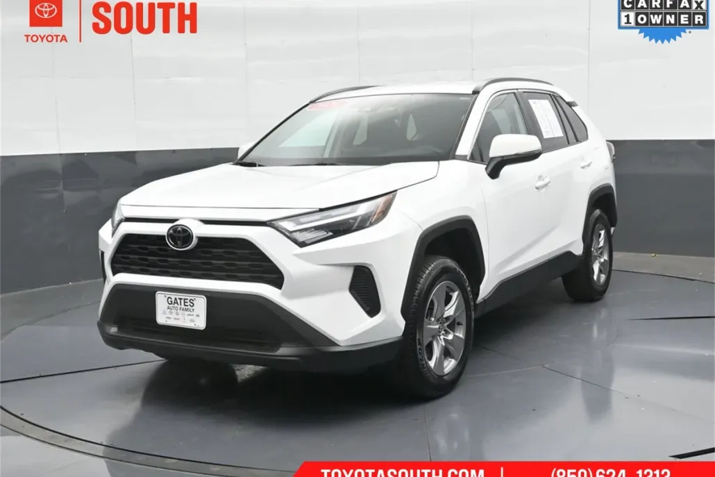 2024 Toyota RAV4 XLE photo 1