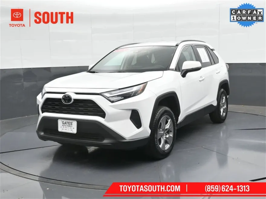 2024 Toyota RAV4 XLE photo 1