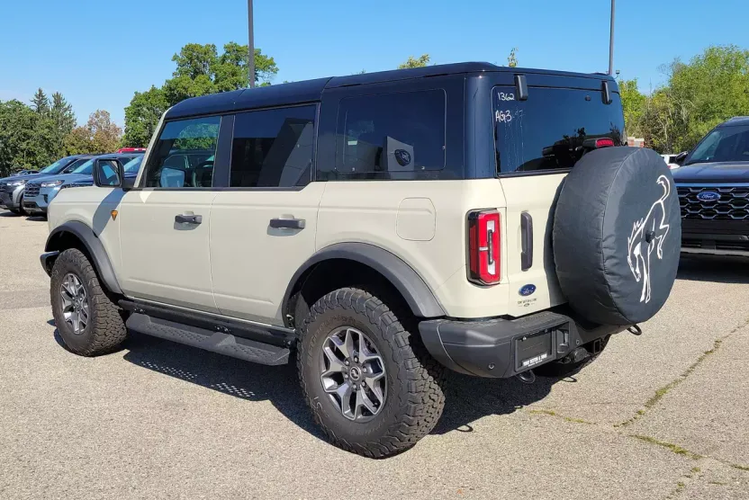 2025 Ford Bronco Badlands photo 1